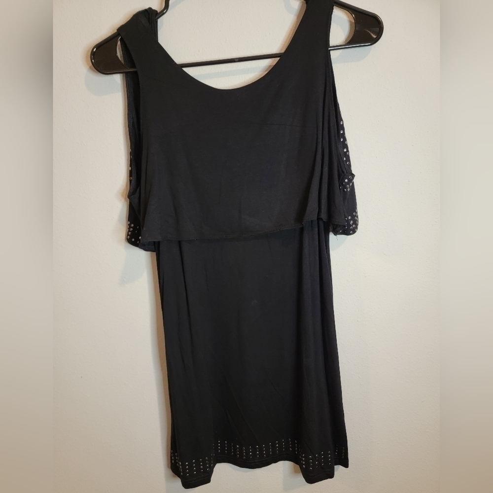 Blue Velvet NWT Black Studded Cold Shoulder top Size small - Picture 6 of 8